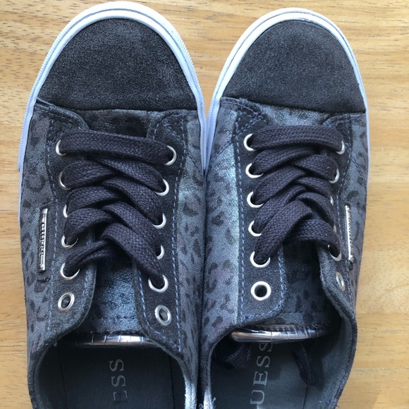 Guess grey cheetah print shoes - Picture 6 of 14